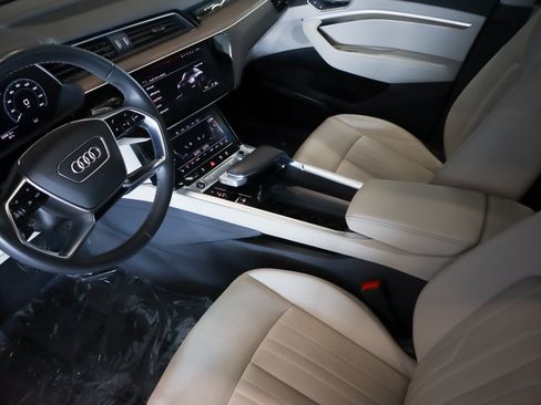 Used 2024 Audi Q8 e-tron Premium Plus w/ Premium Plus Package AWD/4WD image 20