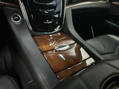 Used 2017 Cadillac Escalade ESV Luxury AWD/4WD image 40