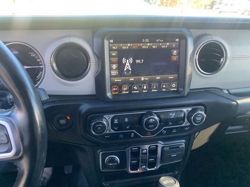 Used 2022 Jeep Wrangler Unlimited Sahara image 13