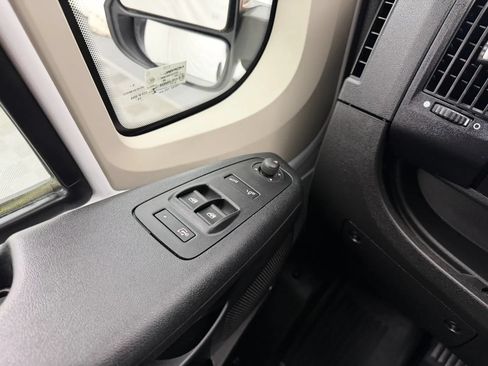 Used 2021 RAM ProMaster 2500 FWD image 13