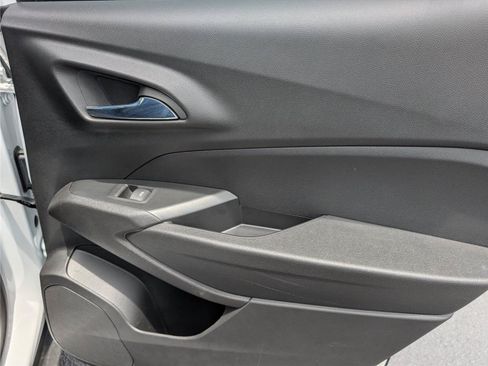 Used 2025 Chevrolet Trax LT FWD image 33