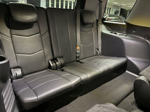 Used 2019 Cadillac Escalade Luxury image 5