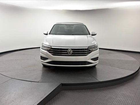 Used 2020 Volkswagen Jetta SE w/ SE Cold Weather Package FWD image 12