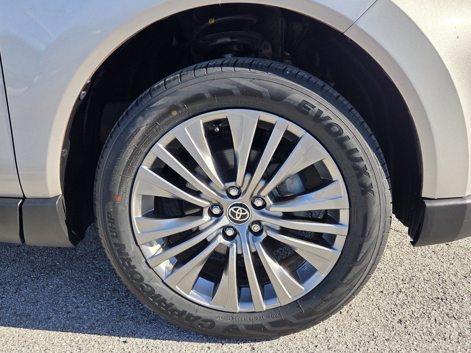 Used 2022 Toyota Venza XLE AWD/4WD image 9