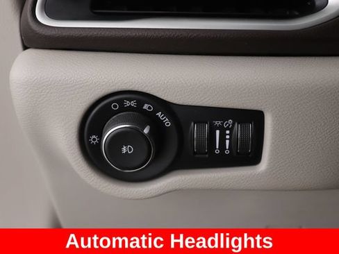 Used 2017 Chrysler Pacifica Touring-L FWD image 19
