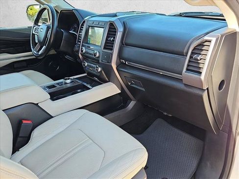 Used 2018 Ford Expedition Platinum RWD image 24