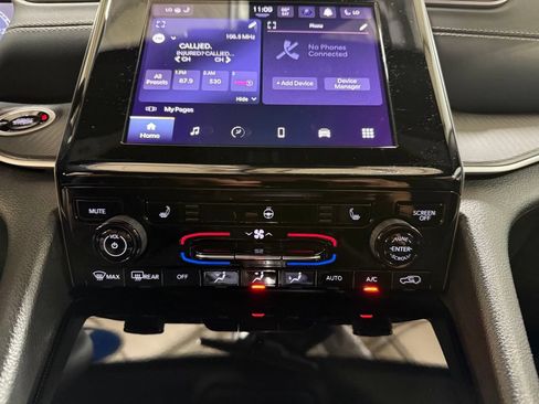 Certified 2025 Jeep Grand Cherokee Laredo X w/ Luxury Tech Group I AWD/4WD image 16