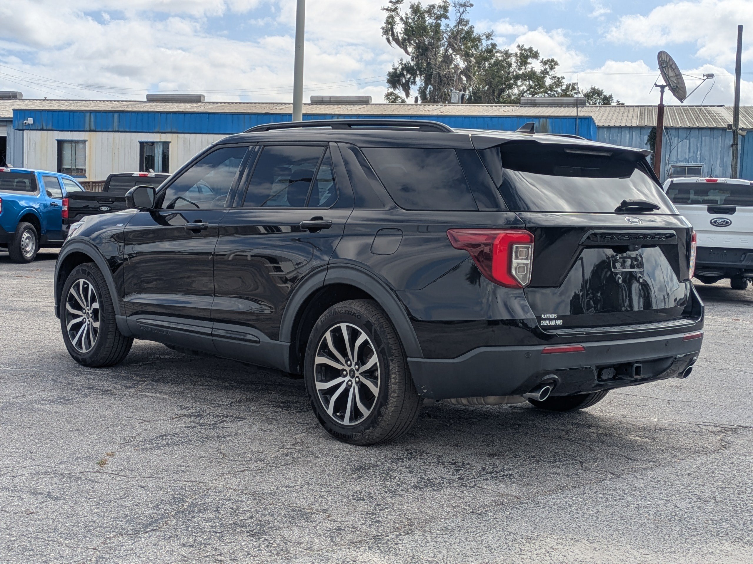 Used 2022 Ford Explorer ST-Line w/ Class IV Trailer Tow Package RWD image 6