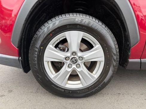 Used 2019 Toyota RAV4 XLE AWD/4WD image 25