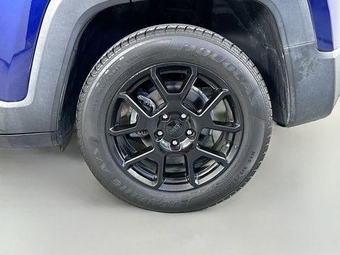 Used 2019 Jeep Renegade Altitude w/ UConnect 8.4 Nav Group FWD image 35
