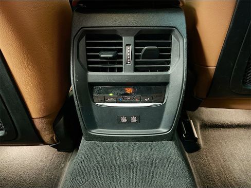 Used 2021 BMW 330i xDrive Sedan w/ Premium Package image 27