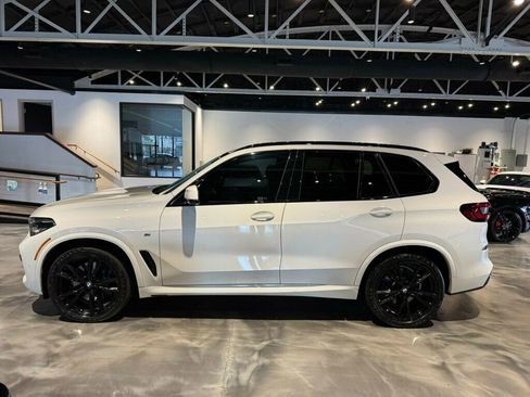 Used 2022 BMW X5 M50i image 2