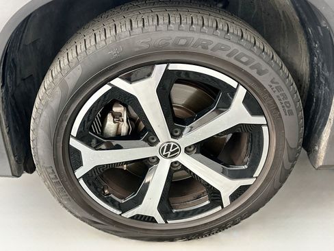 Used 2026 Volkswagen Tiguan SE AWD/4WD image 11