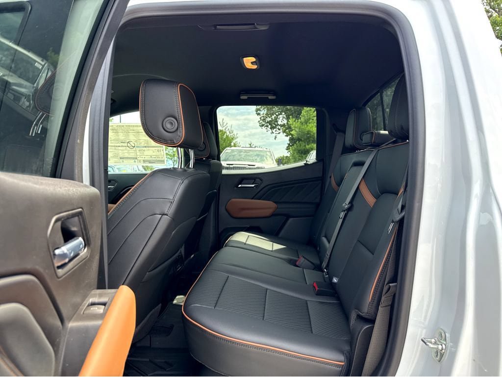 New 2026 GMC Canyon AT4 w/ AT4 Premium Package AWD/4WD image 7