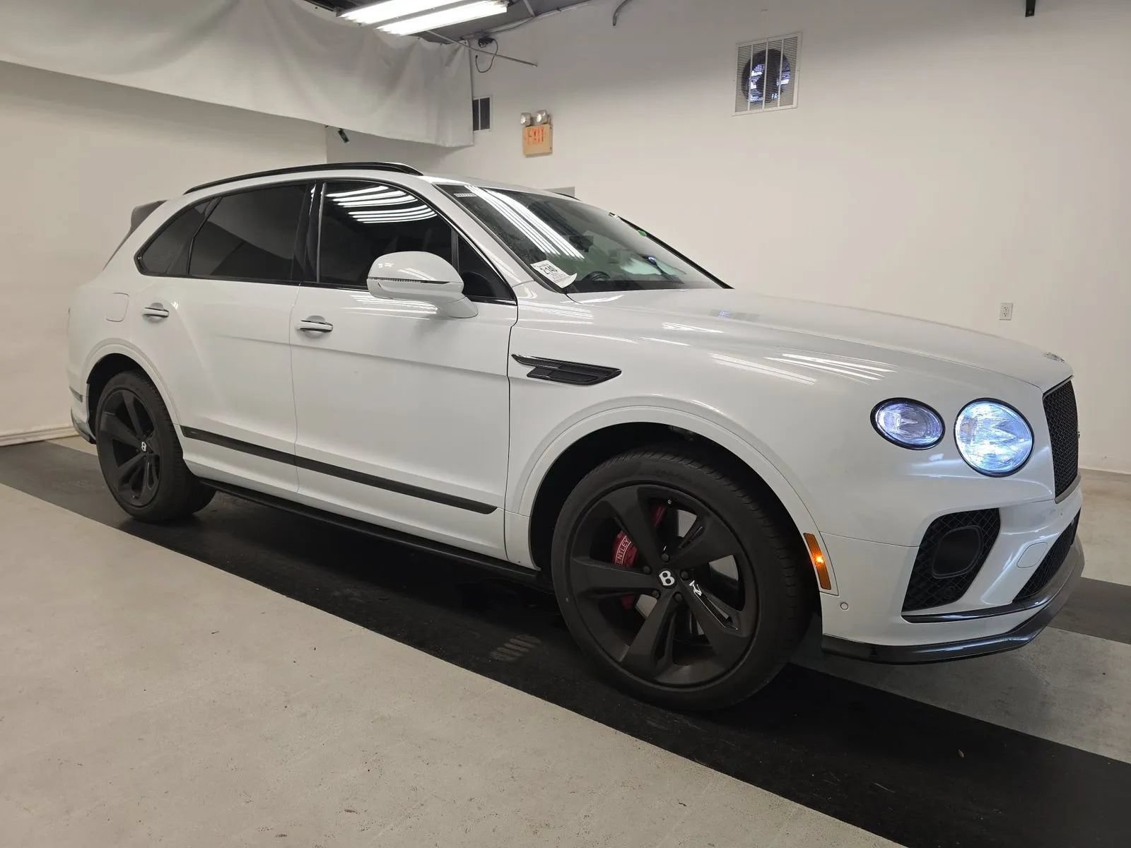Used 2021 Bentley Bentayga w/ First Edition Specification AWD/4WD image 7