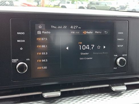 Used 2024 Kia Carnival LX FWD image 17