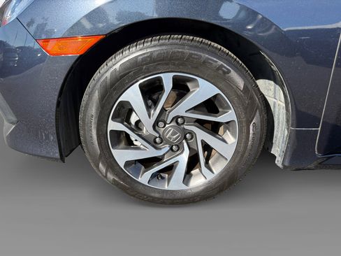 Used 2018 Honda Civic EX image 9