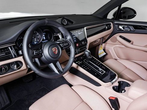 New 2026 Porsche Macan image 4