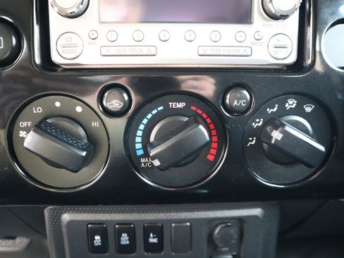 Used 2011 Toyota FJ Cruiser 4WD w/ Upgrade Pkg image 38