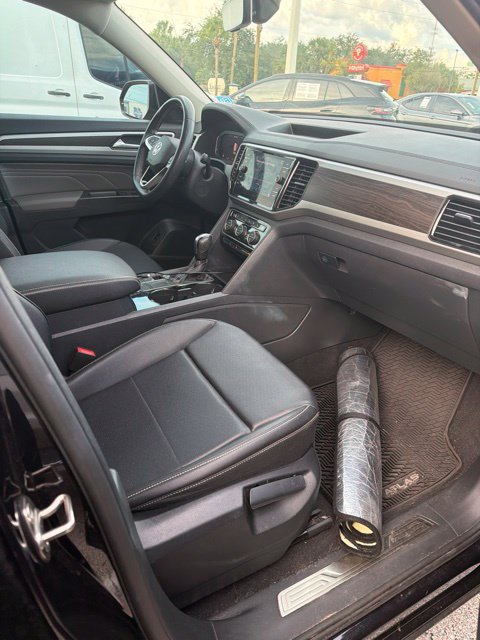 Used 2023 Volkswagen Atlas SE w/ Panoramic Sunroof Package FWD image 3