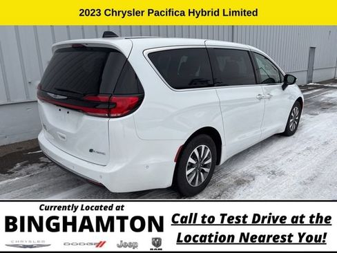 Used 2023 Chrysler Pacifica Limited FWD image 7