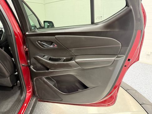 Used 2023 Chevrolet Traverse RS image 34