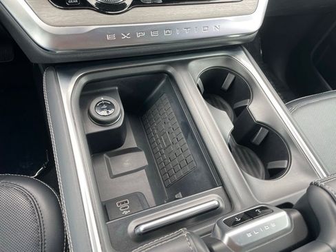 Used 2025 Ford Expedition Platinum AWD/4WD image 14