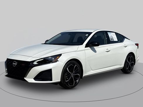 Used 2025 Nissan Altima 2.5 SR FWD image 7