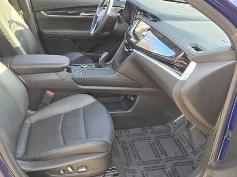 Used 2025 Cadillac XT6 Premium Luxury image 5