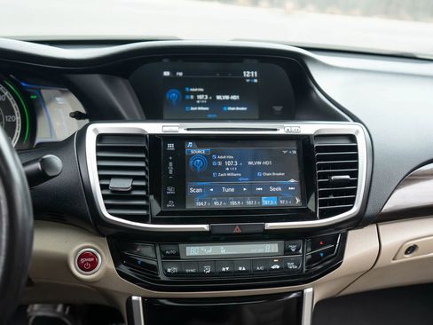 Used 2017 Honda Accord EX-L image 28