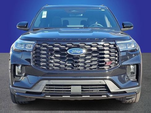 Used 2025 Ford Explorer ST image 2