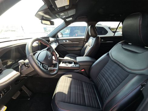Used 2025 Ford Explorer ST-Line w/ ST-Line Street Pack image 7