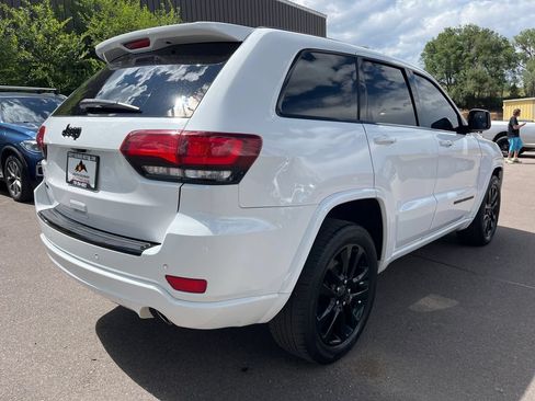 Used 2018 Jeep Grand Cherokee Altitude AWD/4WD image 7