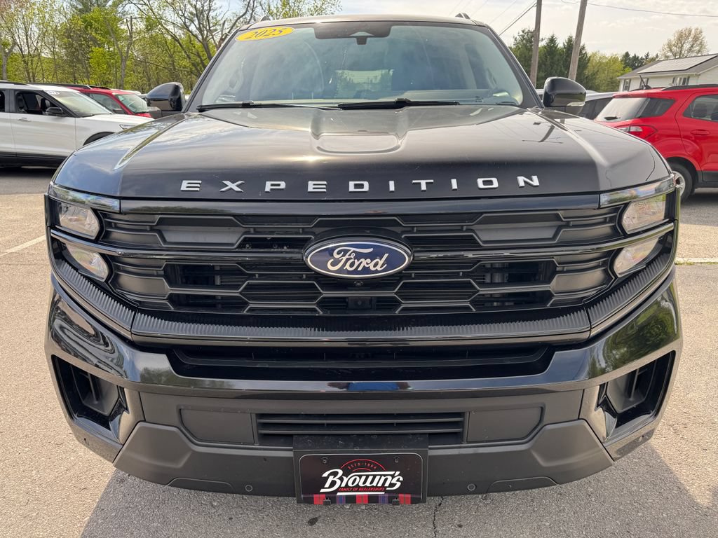 Used 2025 Ford Expedition Active AWD/4WD image 2