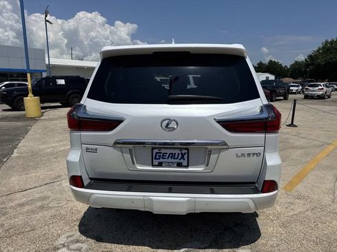 Used 2021 Lexus LX 570 4WD w/ Luxury Package image 11