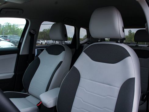 New 2026 Volkswagen Taos SE FWD image 11