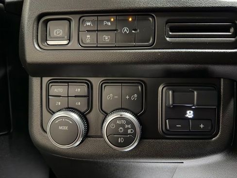 Used 2023 GMC Yukon XL SLT w/ SLT Premium Package AWD/4WD image 40