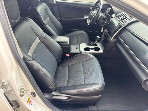 Used 2014 Toyota Camry SE w/ Fleet Convenience Package FWD image 11