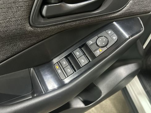 Used 2023 Nissan Rogue S AWD/4WD image 24
