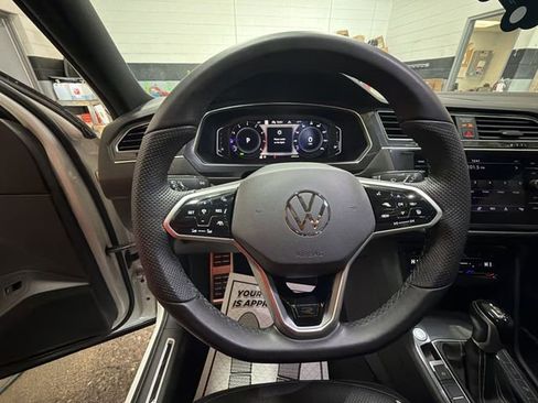 Used 2022 Volkswagen Tiguan SEL R-Line image 14