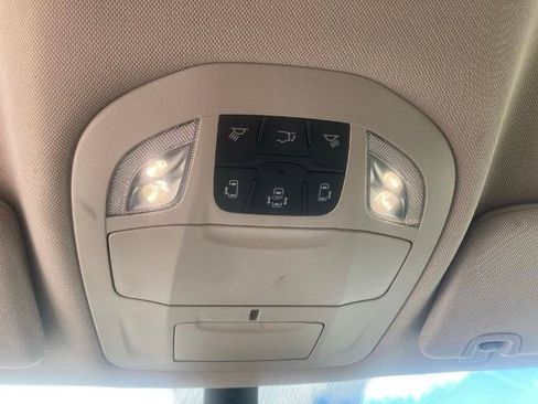 Used 2023 Chrysler Pacifica Touring-L FWD image 36