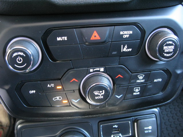 Used 2023 Jeep Renegade Trailhawk AWD/4WD image 22