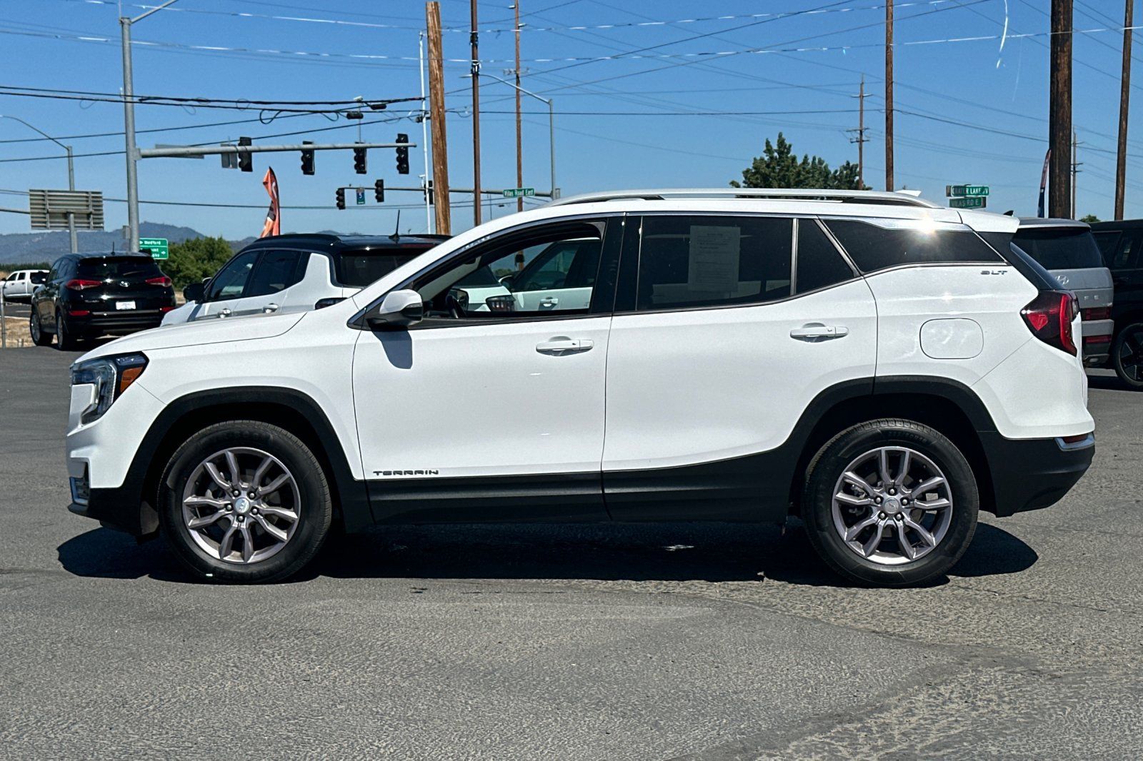 Used 2023 GMC Terrain SLT AWD/4WD image 7