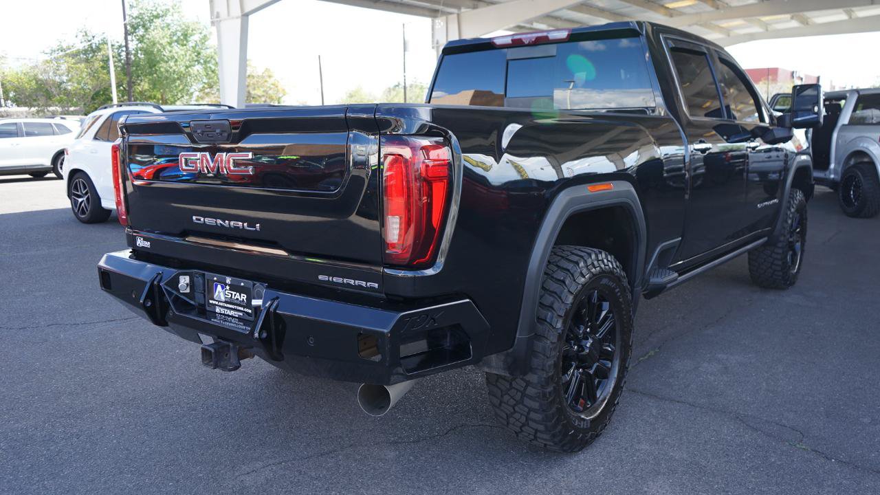 Used 2023 GMC Sierra 2500 Denali w/ Denali Black Diamond Edition AWD/4WD image 3