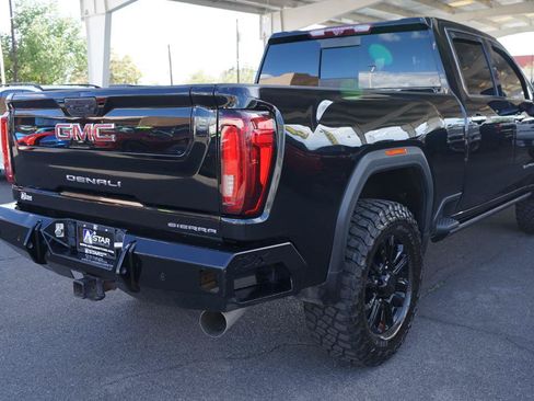 Used 2023 GMC Sierra 2500 Denali w/ Denali Black Diamond Edition AWD/4WD image 3