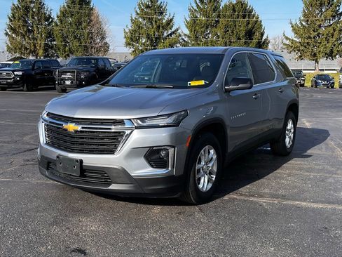 Used 2023 Chevrolet Traverse LS image 2