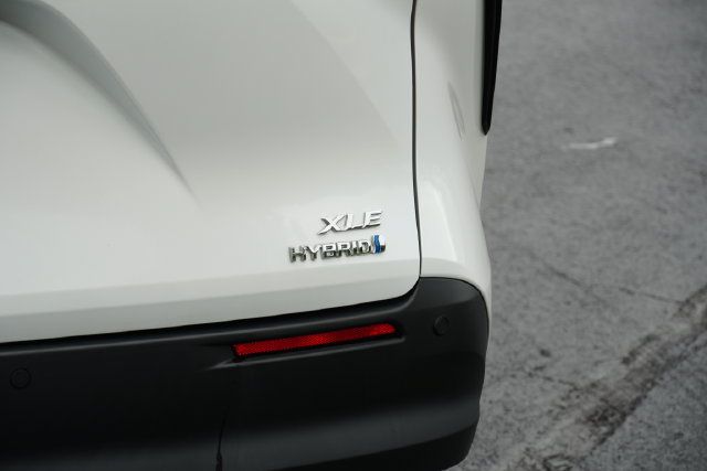 Used 2024 Toyota Sienna XLE FWD image 7