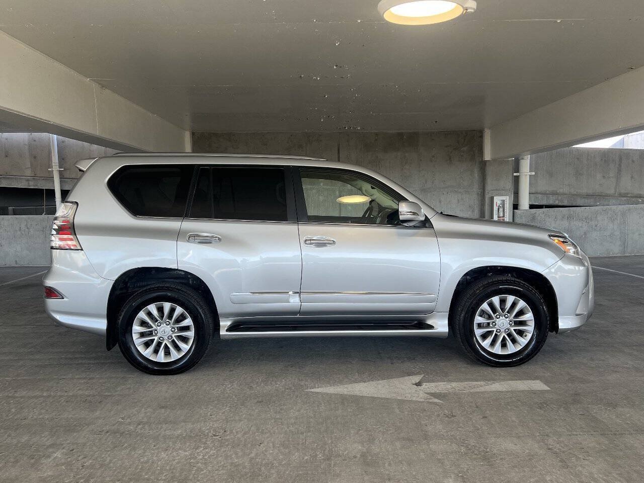Used 2018 Lexus GX 460 Premium w/ Premium Package AWD/4WD image 10