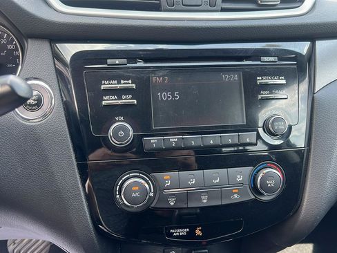 Used 2016 Nissan Rogue SV FWD image 19
