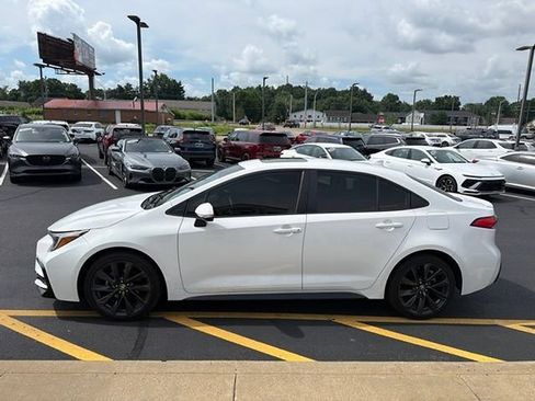 Used 2024 Toyota Corolla SE w/ SE Premium Package FWD image 3